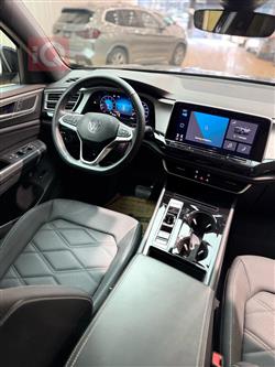 ڤۆڵکسواگن ئەتڵەس کرۆس سپۆرت